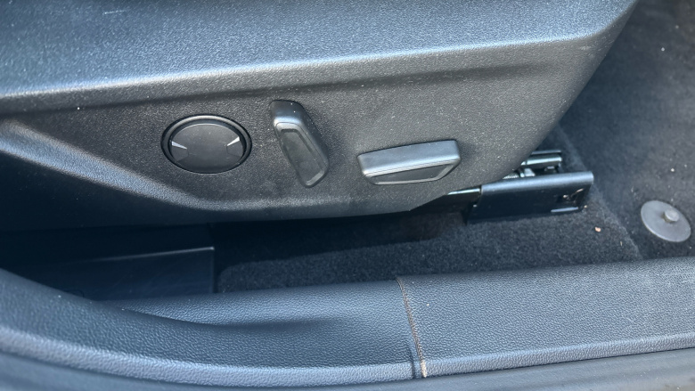 Ford Focus 1.0 EcoBoost 125 Active X Auto 5dr Petrol Hatchback